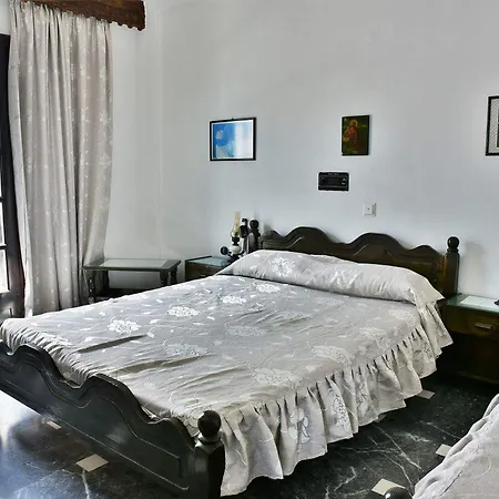 Koralli Kamari (Santorini)
